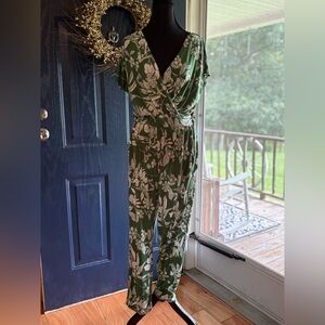 Gilli Green and White Jumpsuit Versatile Style size M